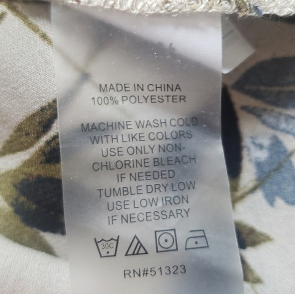 💜Vince Camuto Floral Bell Sleeve Blouse Taupe Career Top XS💜 - Picture 11 of 11